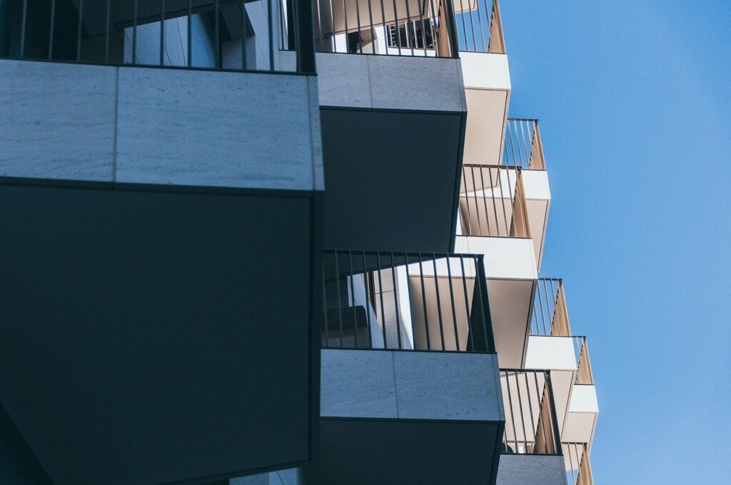 building, balcony, architecture-8260627.jpg